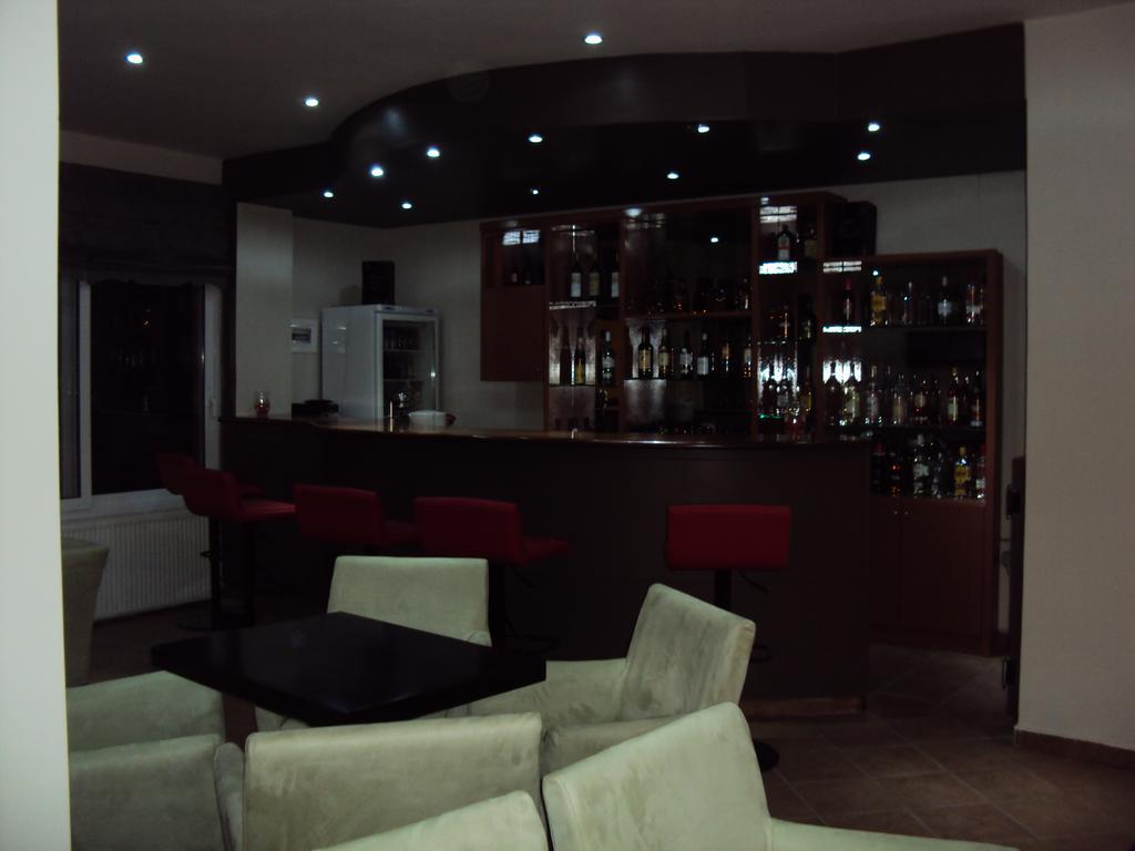 Aitheron Hotel Air Park Zervi Exterior foto
